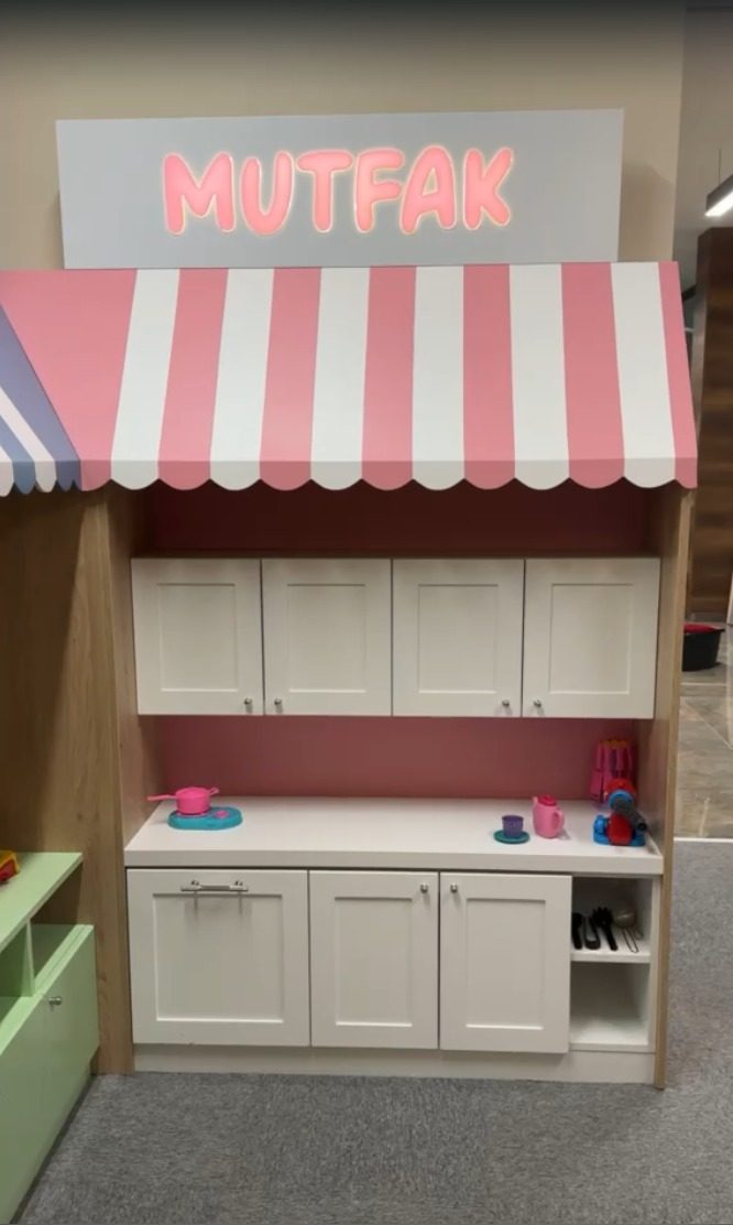 Bambino Çocuk Oyun Atölyesi ve Kids Cafe — Oyun alanı ve kafe